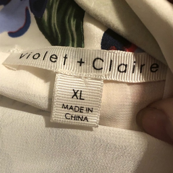 Violet + Claire Silky Polyester Kimono Jacket - 660 $30 or $25 w/offer - Picture 3 of 5